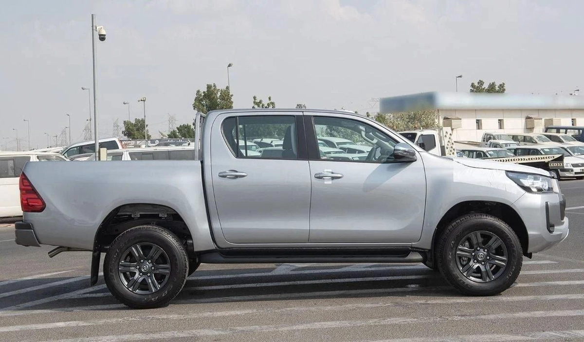 Toyota Hilux TOYOTA HILUX 2.4L MID OPTION A/T MY2025 FOR EXPORT-11-11