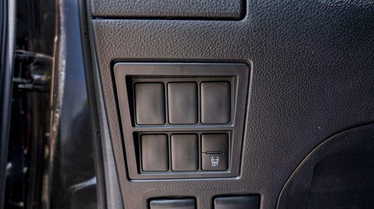 Toyota Hilux TOYOTA HILUX DC 2.4D AT 4X4 MY2025 – BLACK-19-0