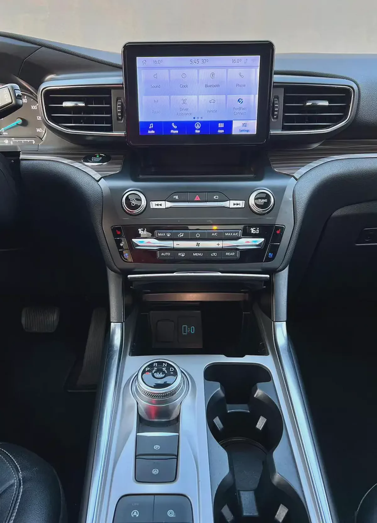 Ford Explorer Limited 2020 - American Specs - Excellent Condition-11-11