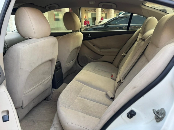 Gulf Specs 2012 NISSAN ALTIMA S 2.5Litre 4-Cylinder Mid Option