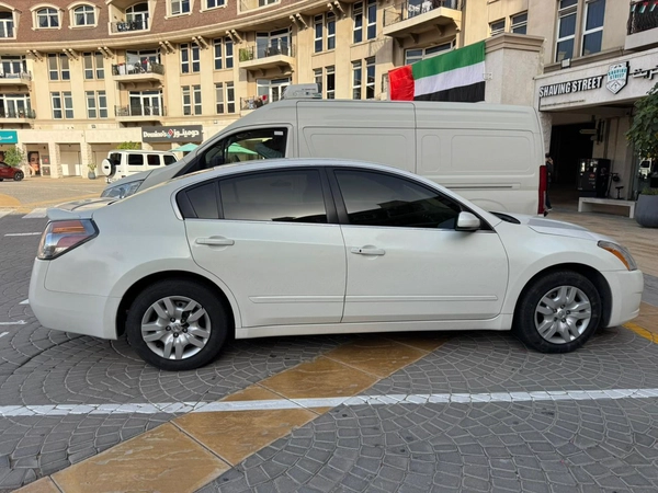 Gulf Specs 2012 NISSAN ALTIMA S 2.5Litre 4-Cylinder Mid Option