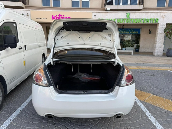 Gulf Specs 2012 NISSAN ALTIMA S 2.5Litre 4-Cylinder Mid Option