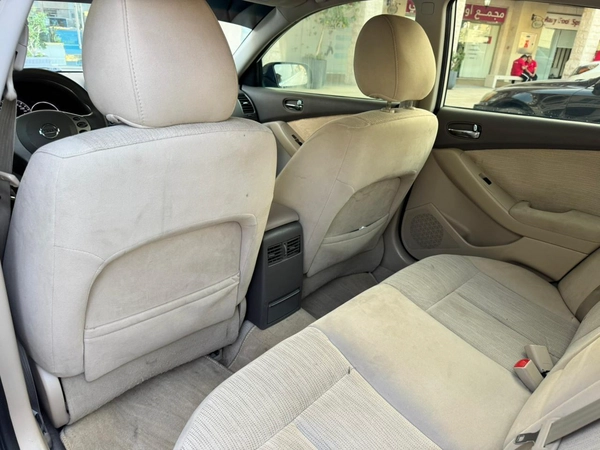 Gulf Specs 2012 NISSAN ALTIMA S 2.5Litre 4-Cylinder Mid Option