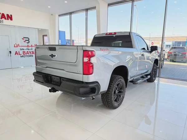 رنج روفر فوج HSE P530 V8 ابيض / ماروني 2022 خليجي