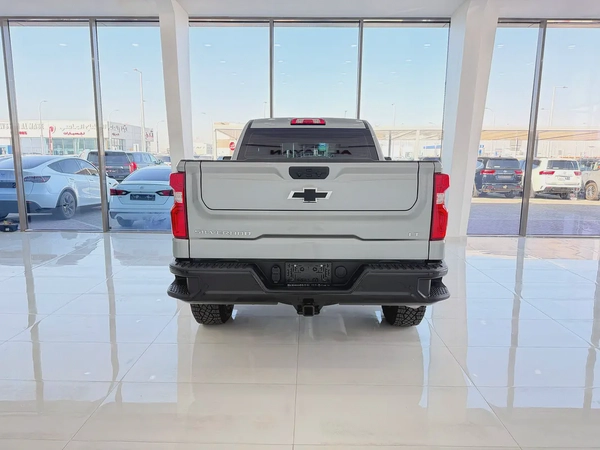 رنج روفر فوج HSE P530 V8 ابيض / ماروني 2022 خليجي
