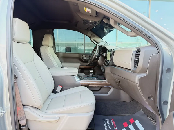 رنج روفر فوج HSE P530 V8 ابيض / ماروني 2022 خليجي