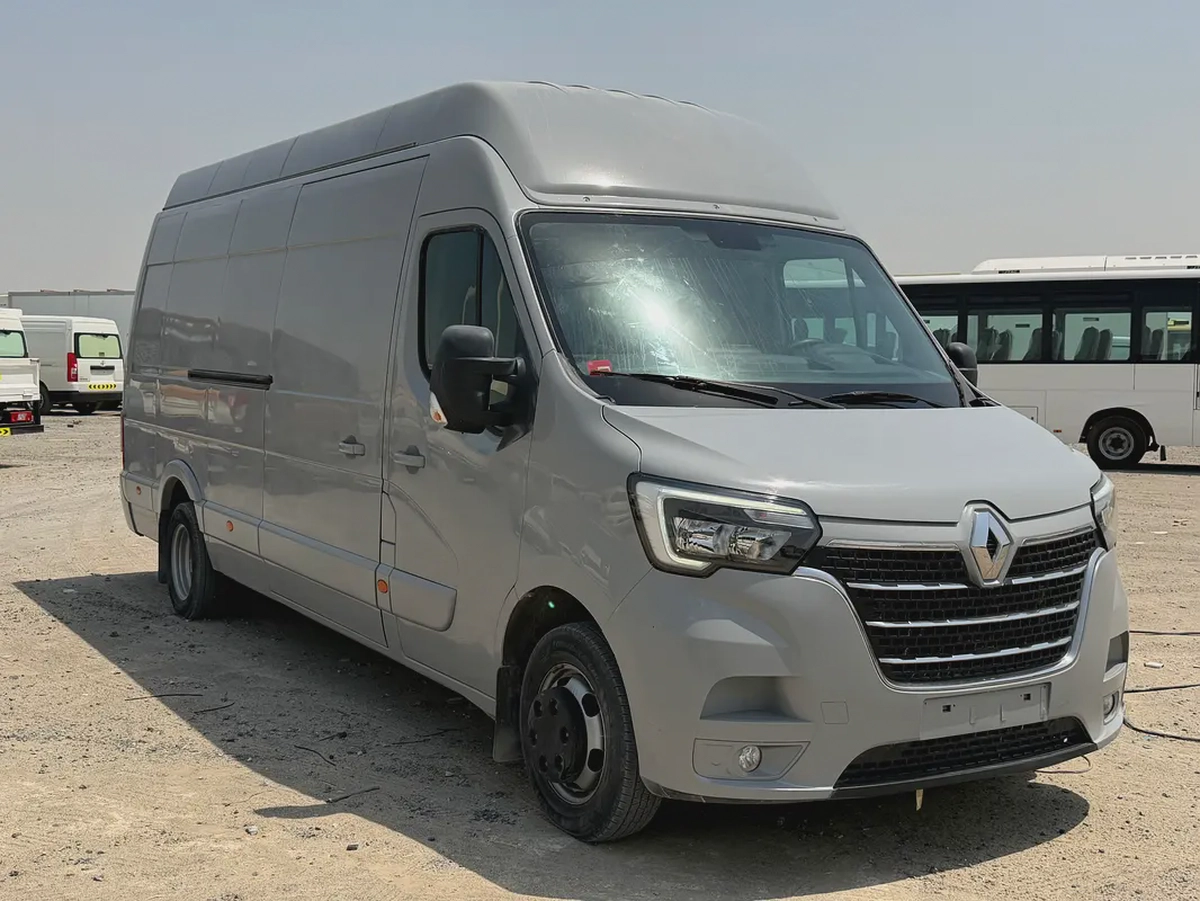 Renault Master 2021 2.3T Panel Van L4H3 - GCC Specs - Excellent Condition-2-2