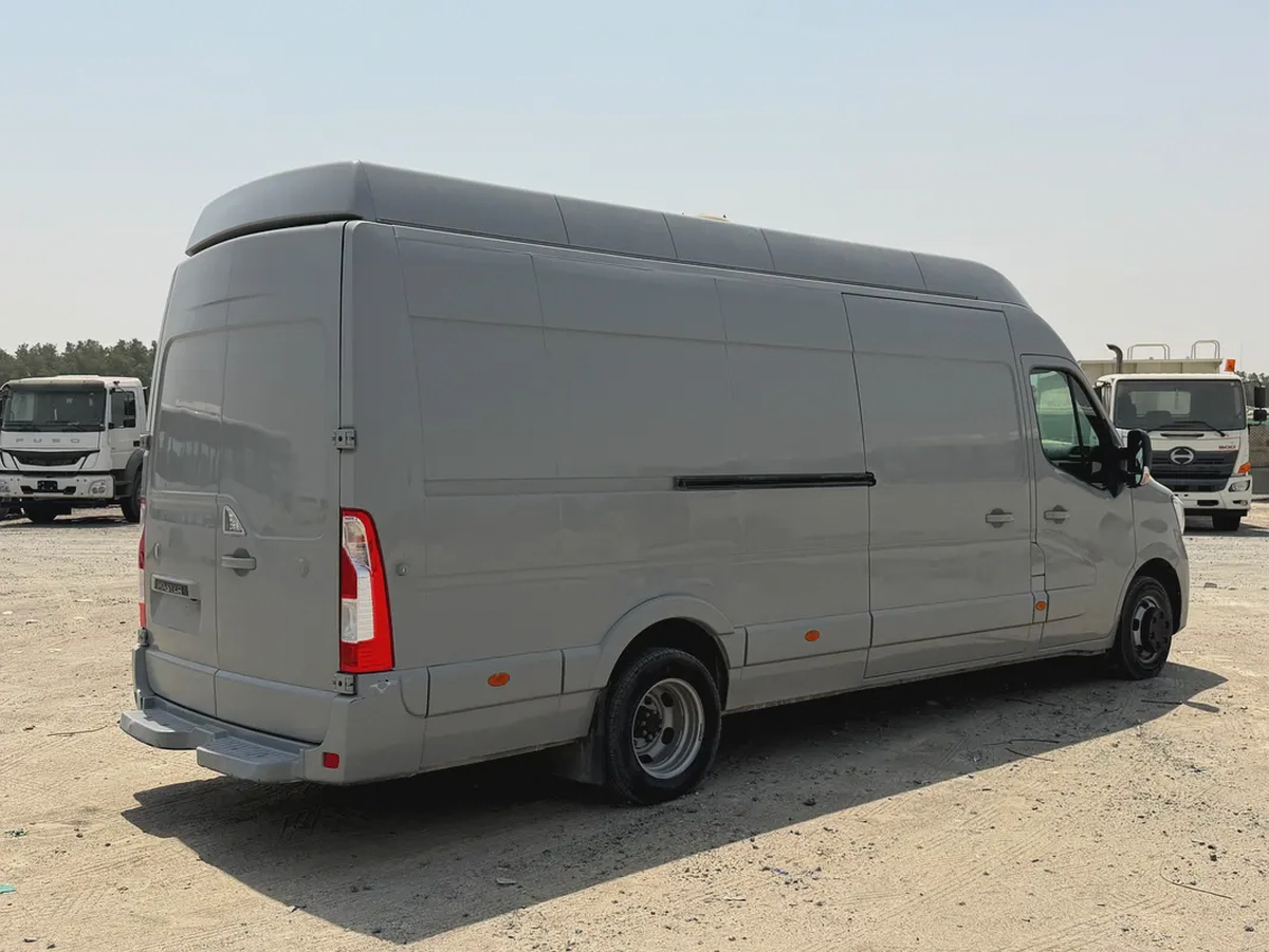 Renault Master 2021 2.3T Panel Van L4H3 - GCC Specs - Excellent Condition-4-4
