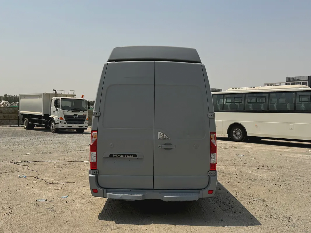 Renault Master 2021 2.3T Panel Van L4H3 - GCC Specs - Excellent Condition-5-5
