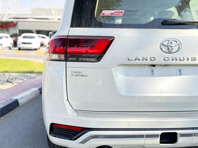 Toyota Land Cruiser GXR-11