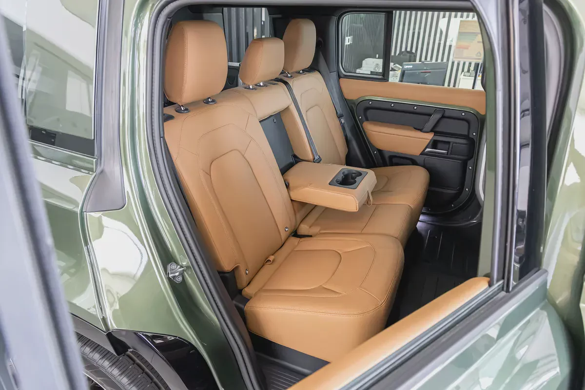 Land Rover Defender | 110 X-Dynamic HSE P400 | GCC Specs | 2026 (Export)-12-12