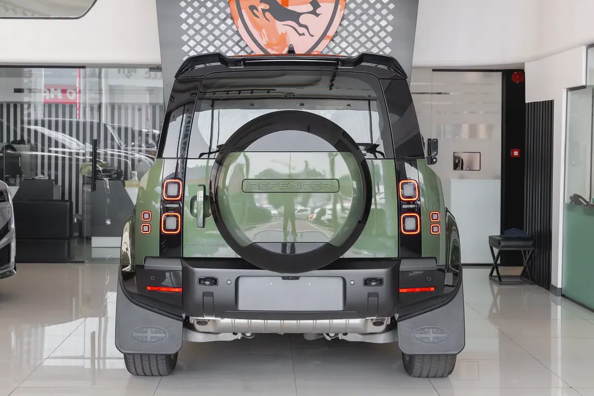 Land Rover Defender | 110 X-Dynamic HSE P400 | GCC Specs | 2026 (Export)-4-4