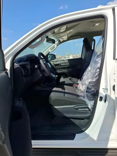 Toyota Hilux DLX Diesel 4WD Double Cab PWR Basic Diesel 2.4L * Export for Africa*-4