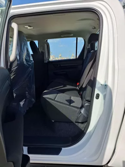 Toyota Hilux DLX Diesel 4WD Double Cab PWR Basic Diesel 2.4L * Export for Africa*-6