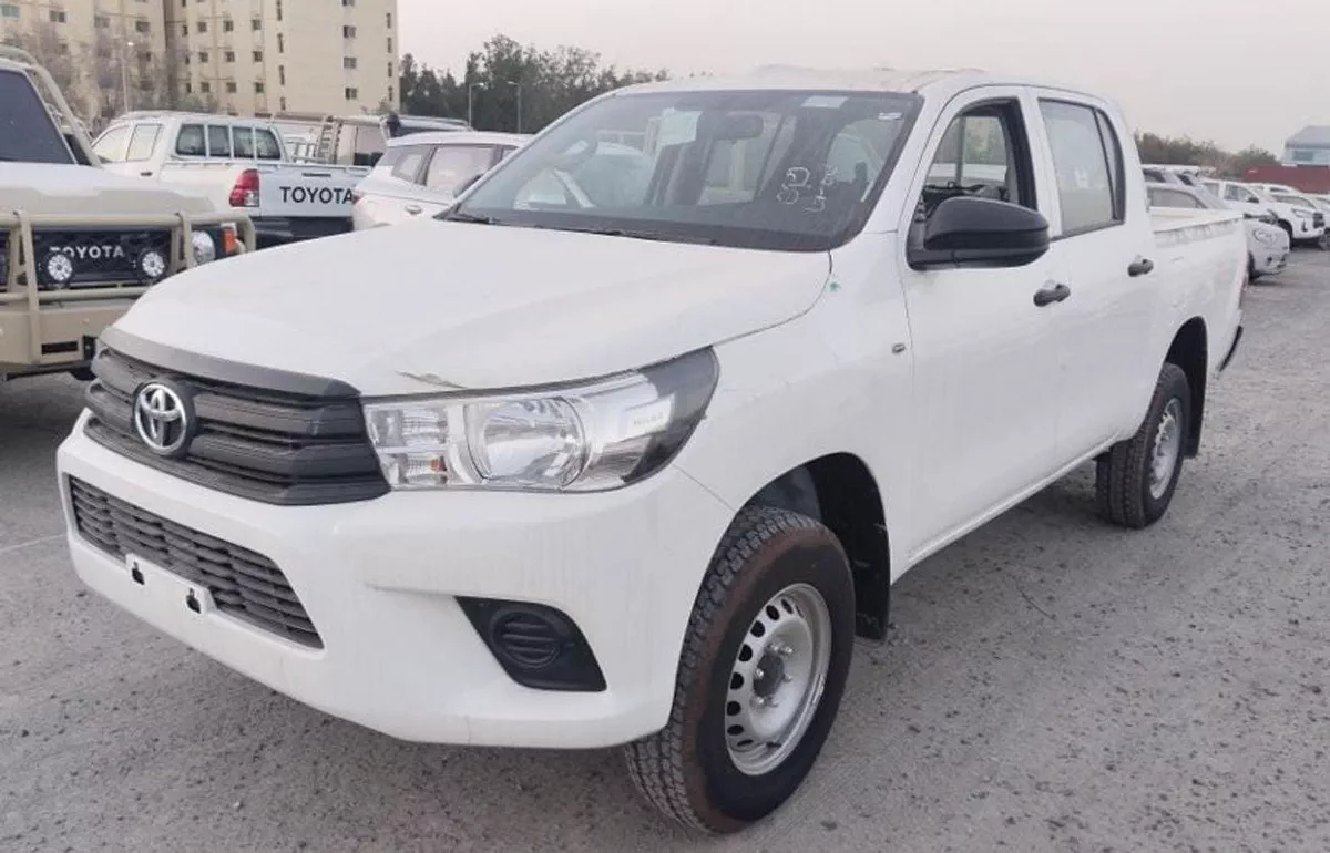 Toyota Hilux DLX Diesel 4WD Double Cab PWR Basic Diesel 2.4L * Export for Africa*