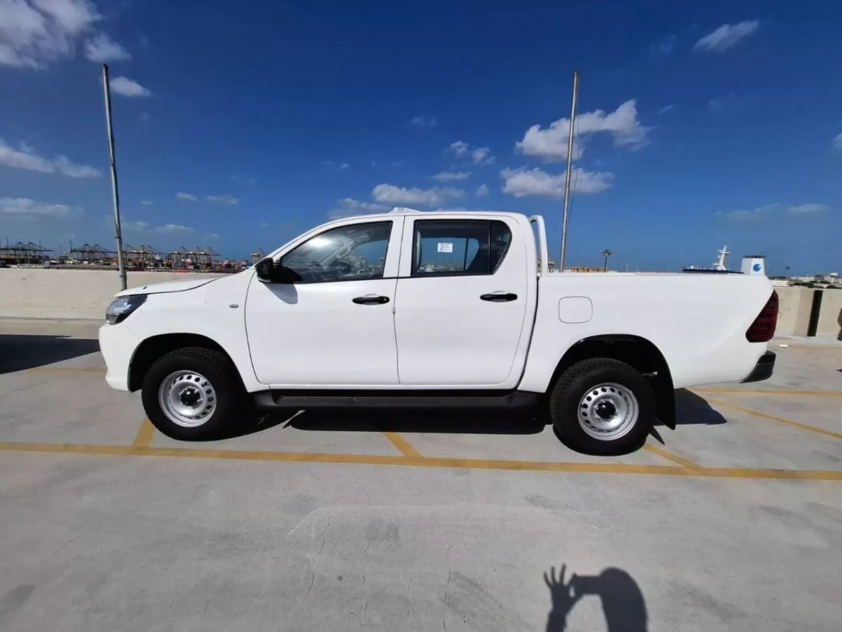 Toyota Hilux DLX Diesel 4WD Double Cab PWR Basic Diesel 2.4L * Export for Africa*-3-0