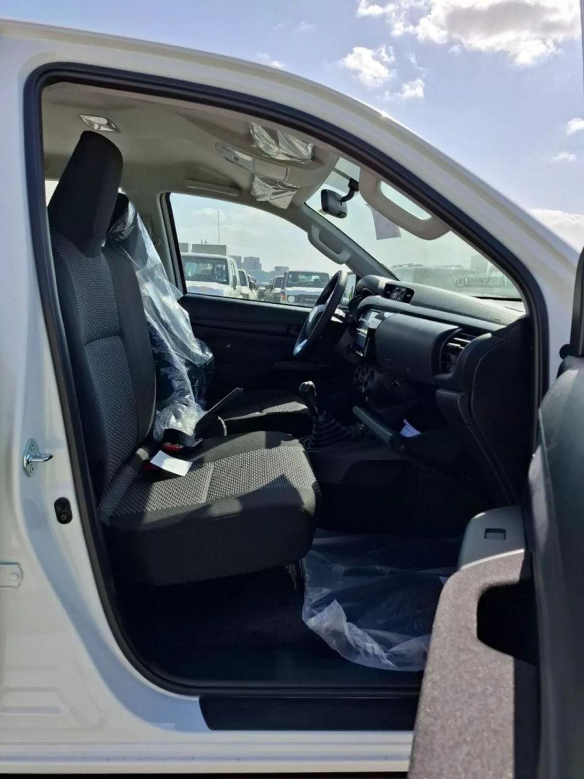Toyota Hilux DLX Diesel 4WD Double Cab PWR Basic Diesel 2.4L * Export for Africa*-5-0