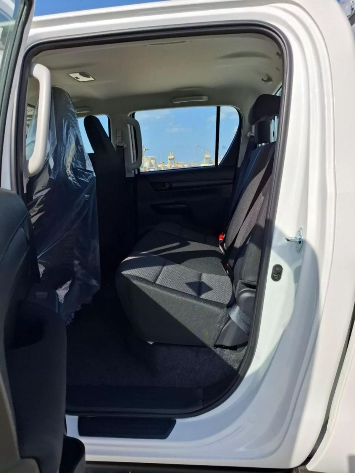 Toyota Hilux DLX Diesel 4WD Double Cab PWR Basic Diesel 2.4L * Export for Africa*-6-0