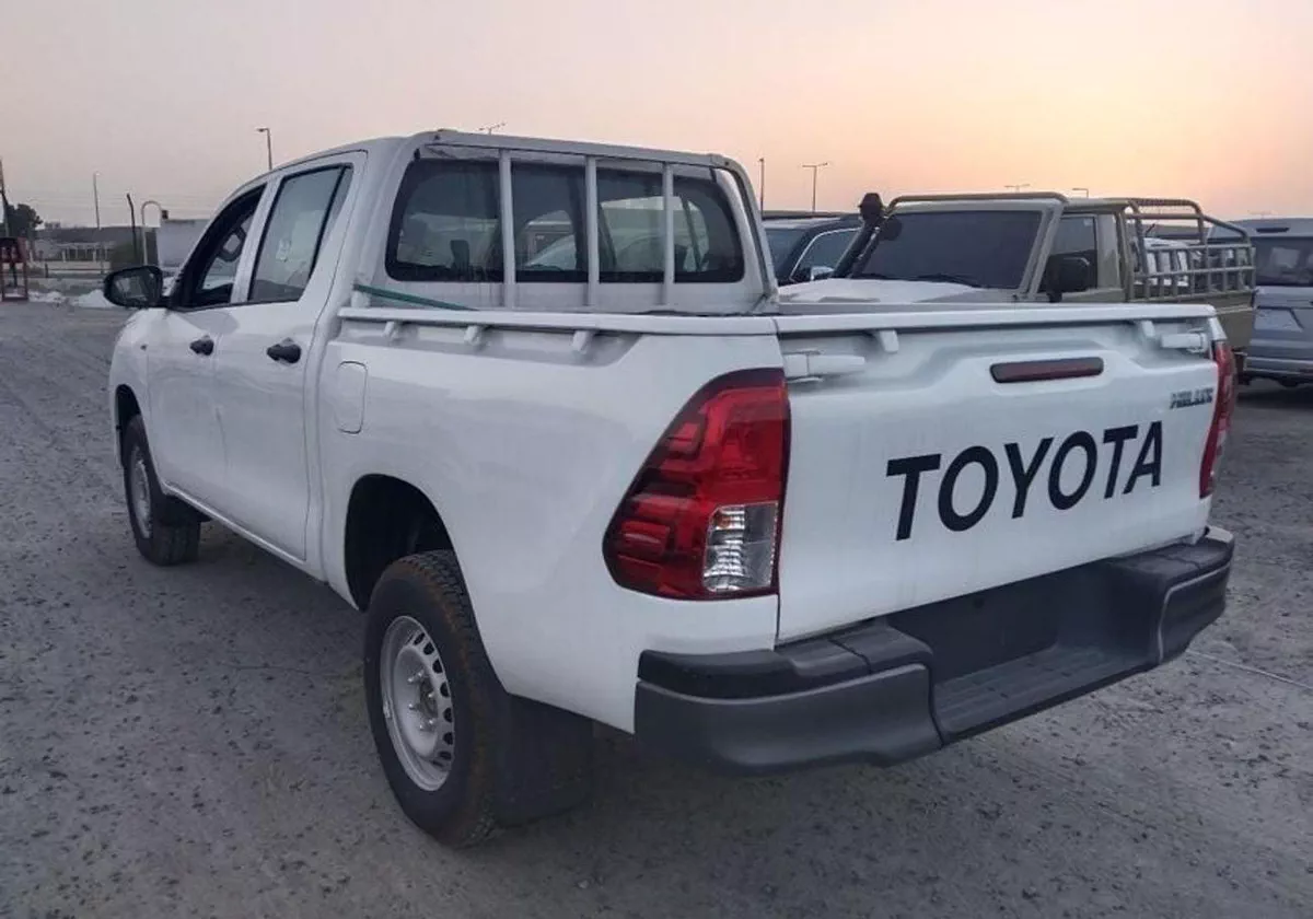 Toyota Hilux DLX Diesel 4WD Double Cab PWR Basic Diesel 2.4L * Export for Africa*-7-0