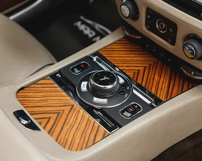 2015 Rolls-Royce Wraith Standard GCC Specs-8