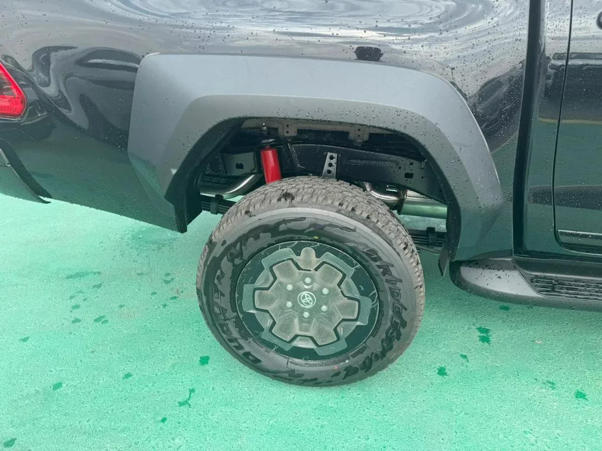 Toyota Hilux GR Sport 4.0L 2025 MODEL-11-11