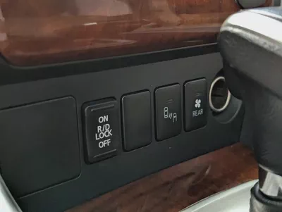 MITSUBISHI MONTERO SPORT 2016 GLS 4WD TOP LINE GCC IN EXCELLENT CONDITION-9