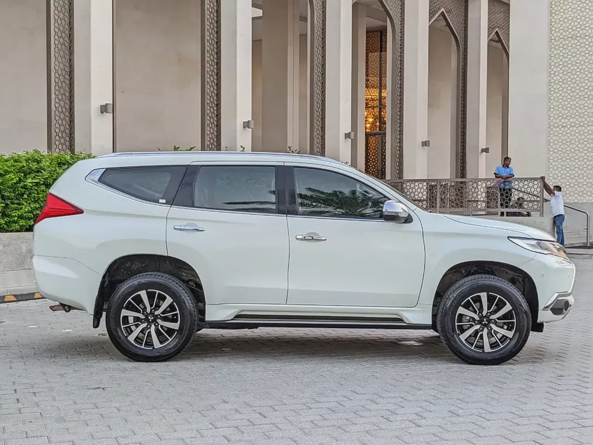 MITSUBISHI MONTERO SPORT 2016 GLS 4WD TOP LINE GCC IN EXCELLENT CONDITION-16-16