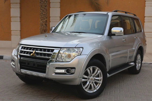 MITSUBISHI PAJERO 2019 3.8L V6 GLS PLUS-171000KM-GCC SPECS