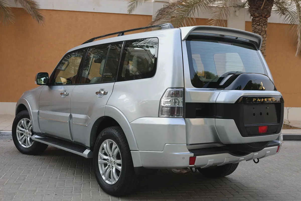 MITSUBISHI PAJERO 2019 3.8L V6 GLS PLUS-171000KM-GCC SPECS-3-3