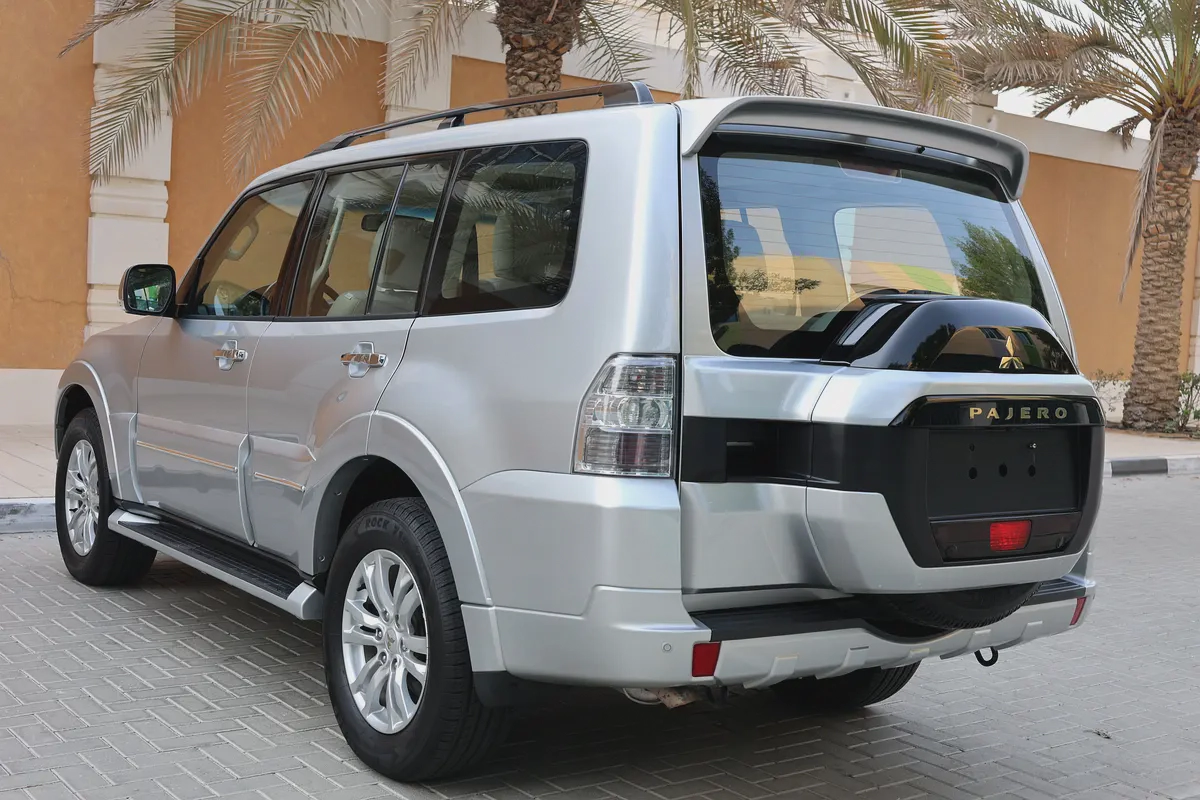 MITSUBISHI PAJERO 2019 3.8L V6 GLS PLUS-171000KM-GCC SPECS-7-7