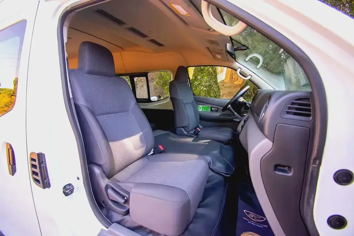 High-Roof 13-Seater Passenger Van | Manual | GCC Specs | Ref#N67836-8-8