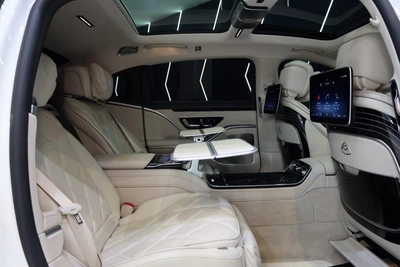 Mercedes-Benz Maybach S680-8
