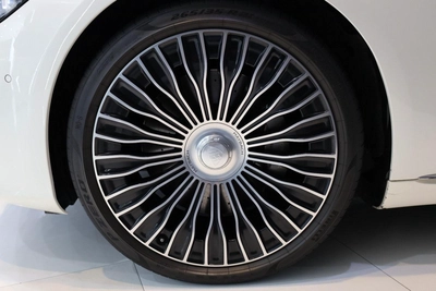 Mercedes-Benz Maybach S680-2