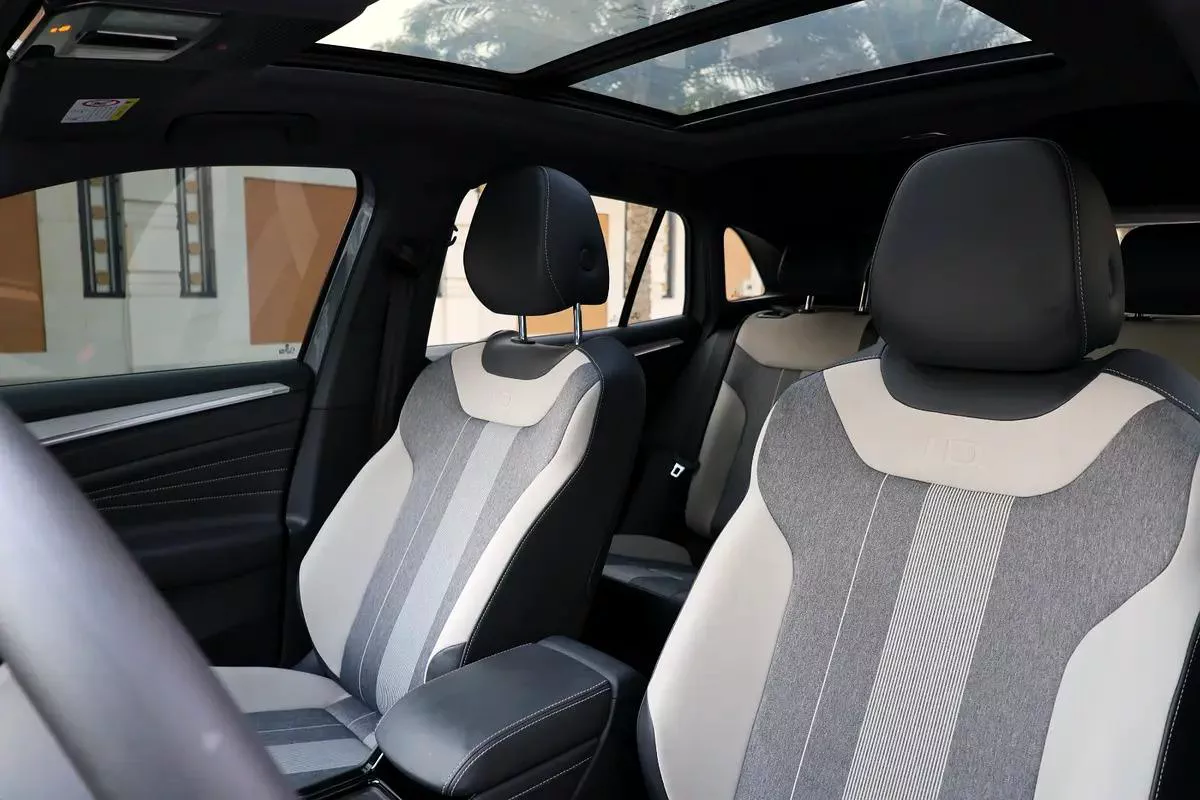 Volkswagen ID.4-2022-33000km-UNDER WARRANTY-GCC SPECS-1-1