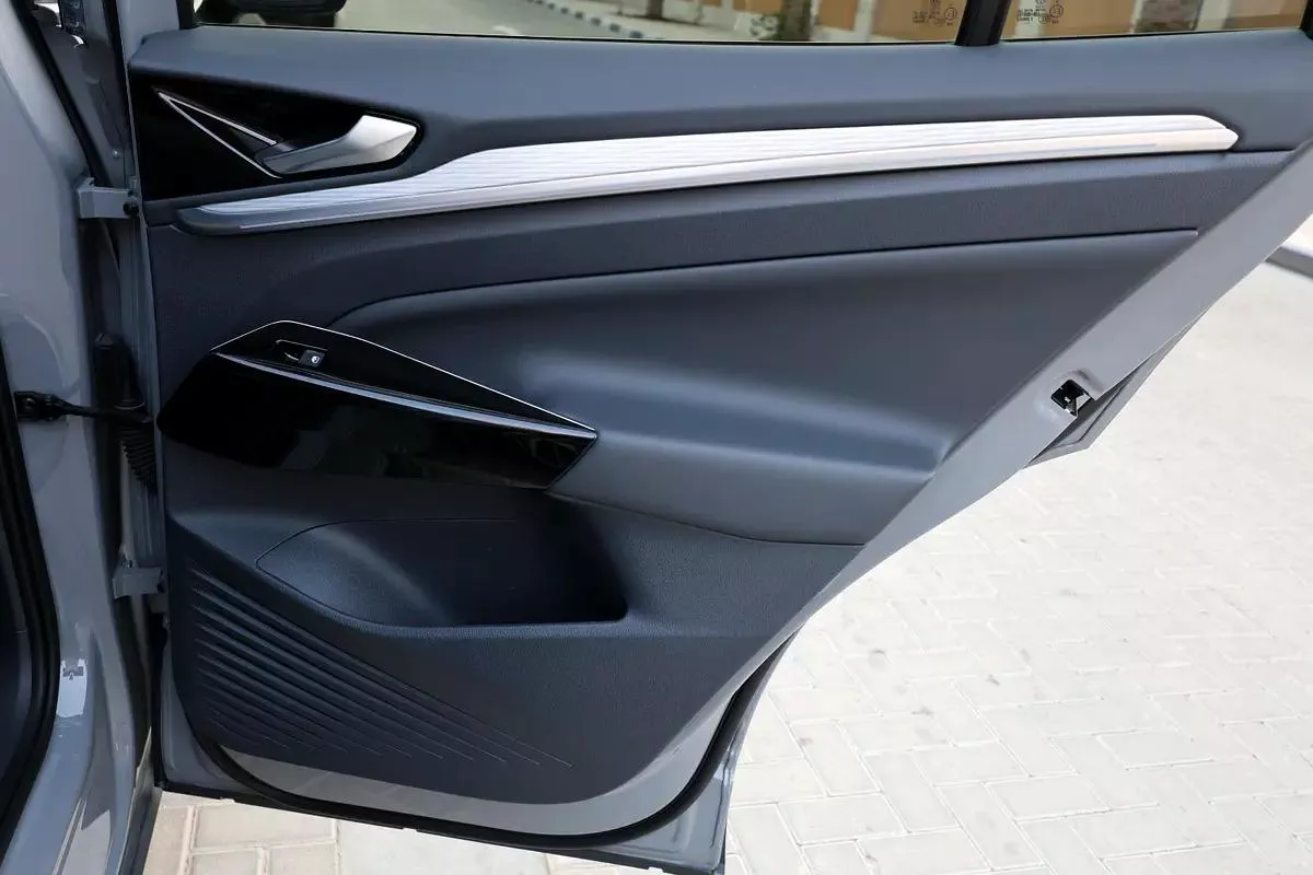 Volkswagen ID.4-2022-33000km-UNDER WARRANTY-GCC SPECS-18-18