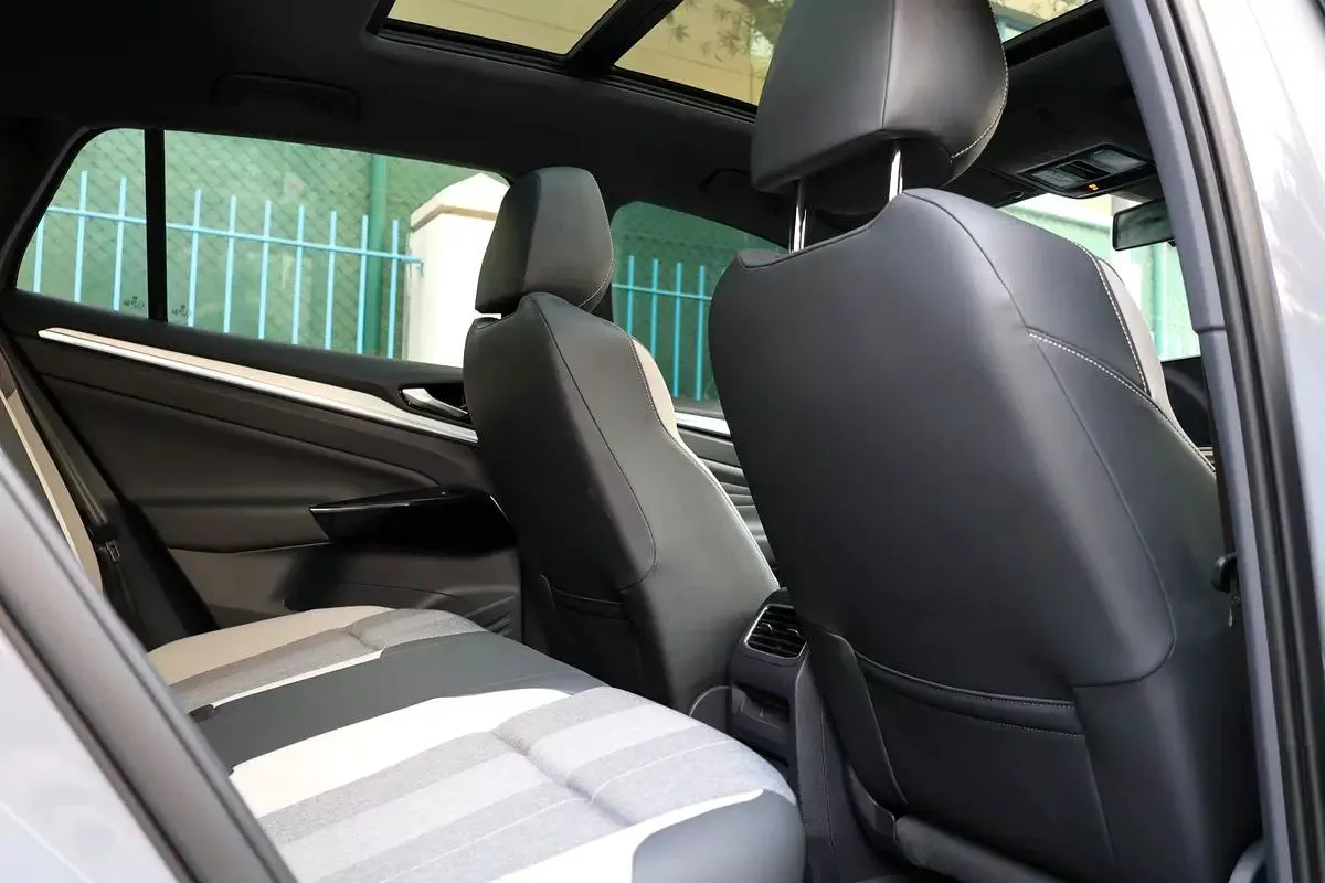 Volkswagen ID.4-2022-33000km-UNDER WARRANTY-GCC SPECS-4-4