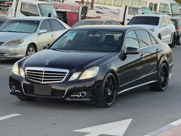 Mercedes-Benz E350 low Kilometer Auction Grade 4/B