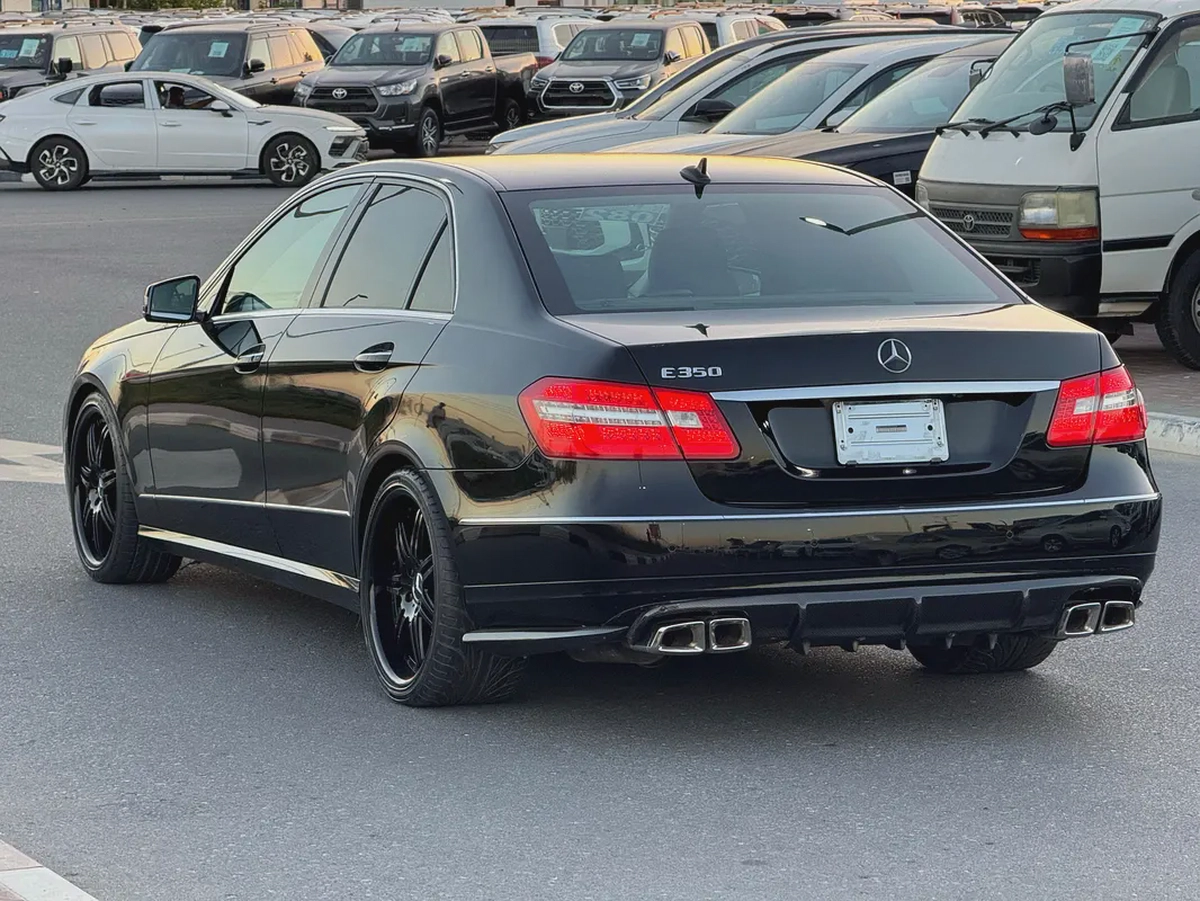 Mercedes-Benz E350 low Kilometer Auction Grade 4/B-3-3