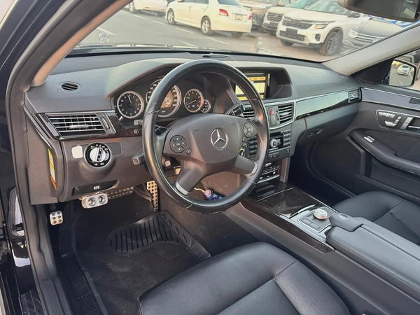 Mercedes-Benz E350 low Kilometer Auction Grade 4/B