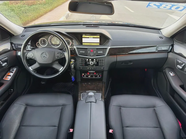 Mercedes-Benz E350 low Kilometer Auction Grade 4/B