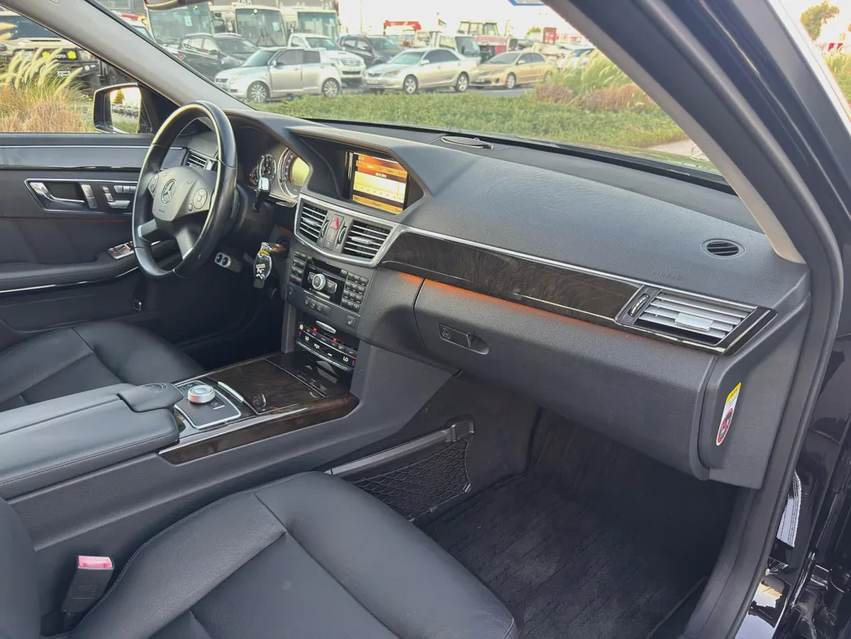 Mercedes-Benz E350 low Kilometer Auction Grade 4/B-10-10