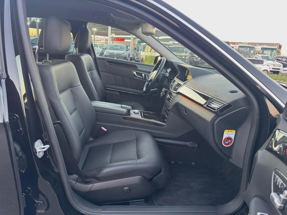 Mercedes-Benz E350 low Kilometer Auction Grade 4/B-11-11