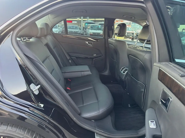 Mercedes-Benz E350 low Kilometer Auction Grade 4/B