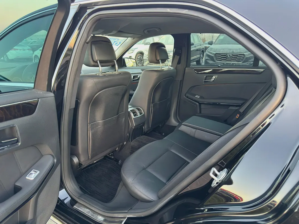 Mercedes-Benz E350 low Kilometer Auction Grade 4/B-13-13