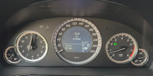 Mercedes-Benz E350 low Kilometer Auction Grade 4/B