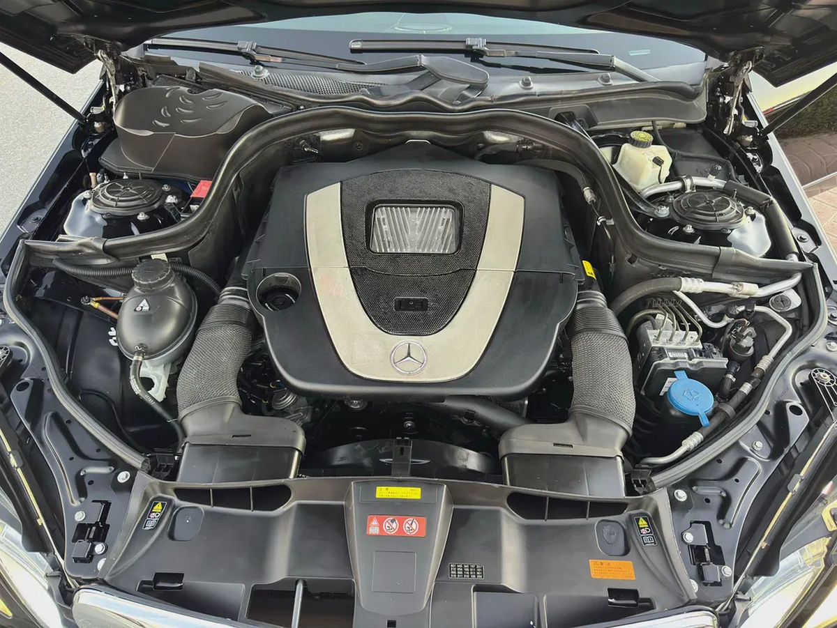 Mercedes-Benz E350 low Kilometer Auction Grade 4/B-17-17