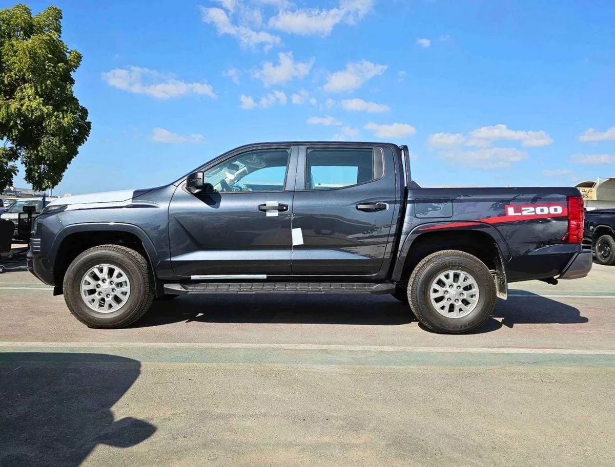 Mitsubishi L200 GLX 2.4L PETROL / M/T / SIDE STICKER / 4WD / CODE # 68099-2-0