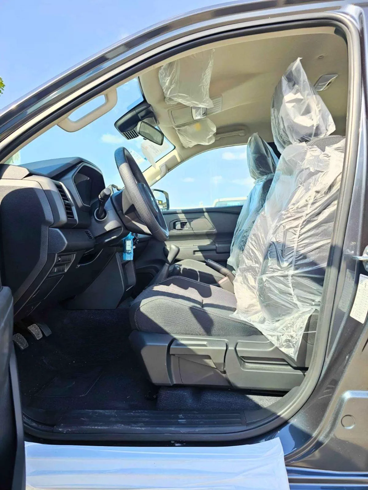 Mitsubishi L200 GLX 2.4L PETROL / M/T / SIDE STICKER / 4WD / CODE # 68099-5-0