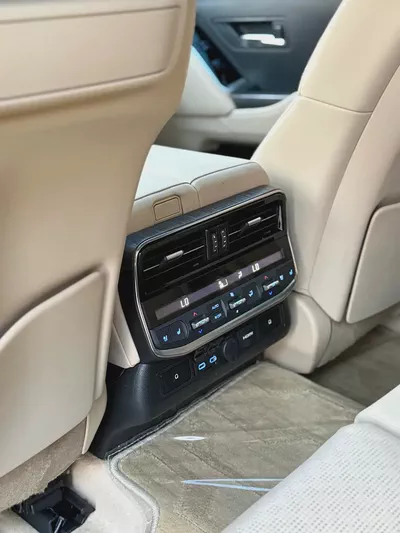 Toyota Land Cruiser 2023 VXR Twin Turbo GCC Specsتويوتا لاند كروزر 2023 VXR V6 توين تيربو صبغ الوكال-9