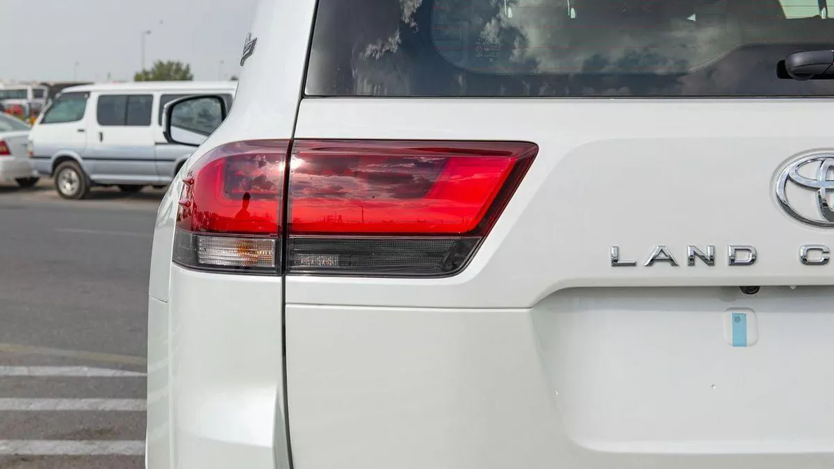 Toyota Land Cruiser GXR TOYOTA LAND CRUISER GXR 3.3L DIESEL-10-0